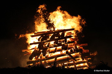 brennender Holzstapel